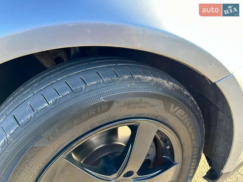 Хэтчбек Volkswagen Golf 2004 в Доброславе