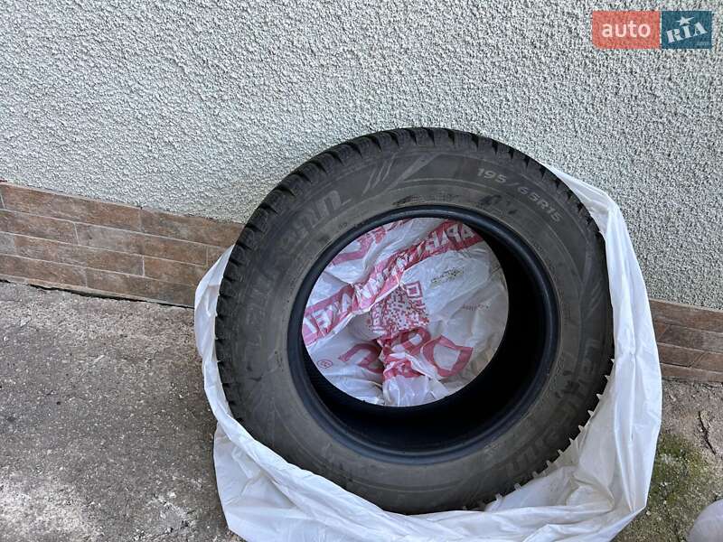 Хэтчбек Volkswagen Golf 2004 в Доброславе