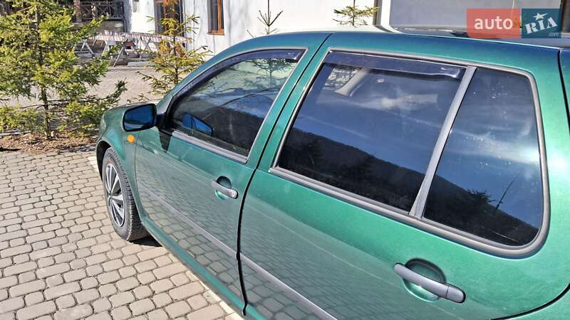 Хэтчбек Volkswagen Golf 1999 в Стрые