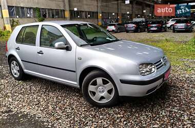 Хетчбек Volkswagen Golf 2003 в Луцьку