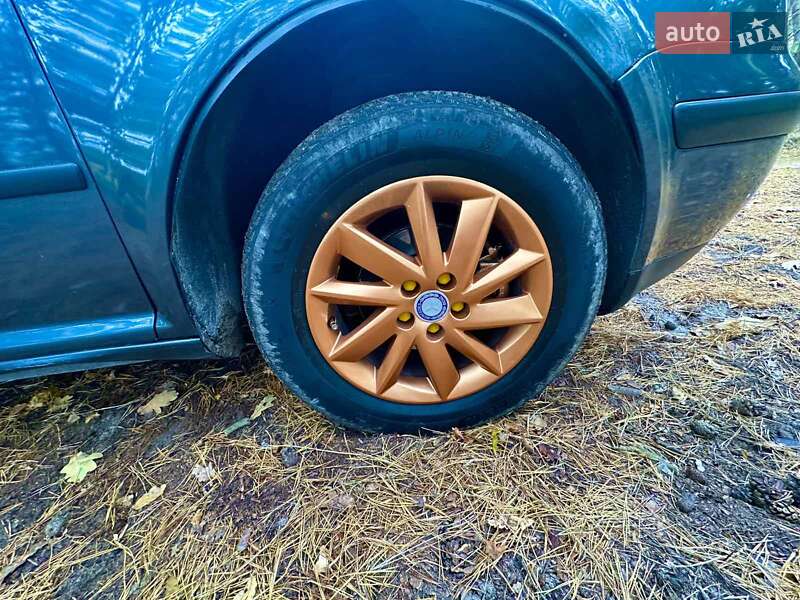 Хетчбек Volkswagen Golf 2003 в Шостці