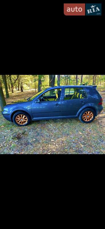 Хетчбек Volkswagen Golf 2003 в Шостці