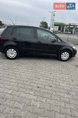 Хетчбек Volkswagen Golf 2005 в Чернівцях
