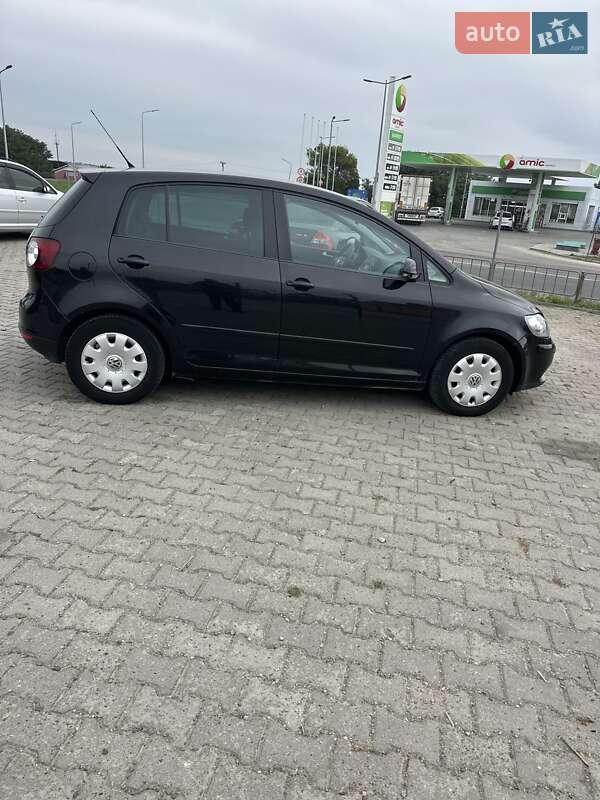 Хетчбек Volkswagen Golf 2005 в Чернівцях