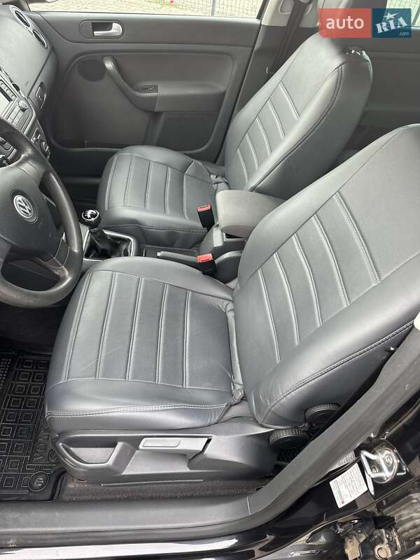 Хетчбек Volkswagen Golf 2005 в Чернівцях