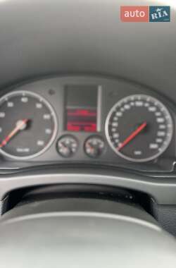 Хетчбек Volkswagen Golf 2005 в Чернівцях