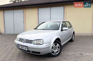 Хэтчбек Volkswagen Golf 2002 в Дубровице