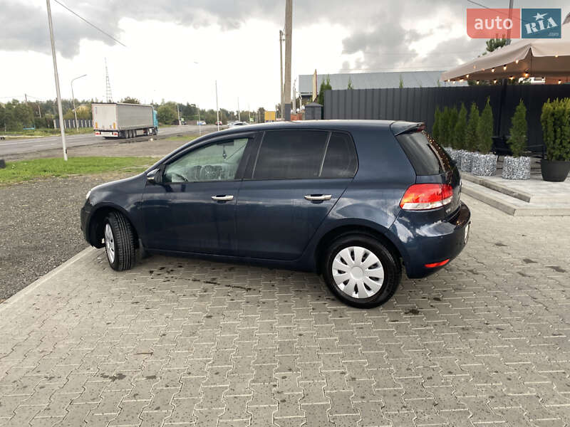 Хэтчбек Volkswagen Golf 2010 в Луцке