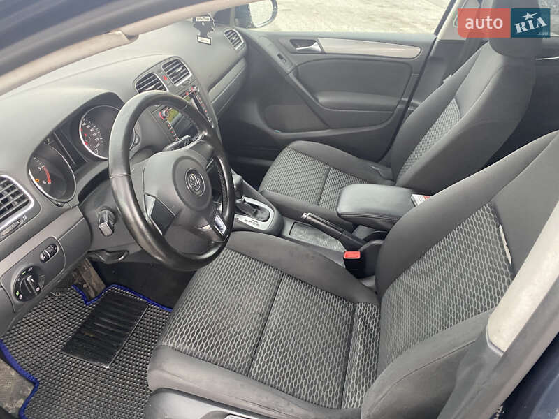 Хэтчбек Volkswagen Golf 2010 в Луцке