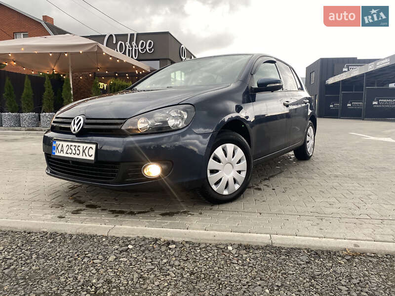 Хэтчбек Volkswagen Golf 2010 в Луцке