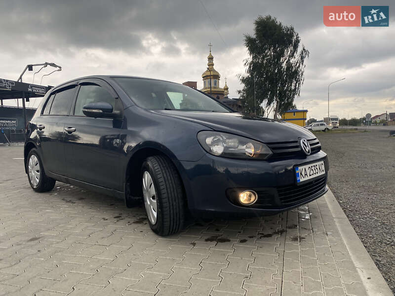 Хэтчбек Volkswagen Golf 2010 в Луцке