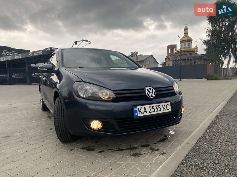 Хэтчбек Volkswagen Golf 2010 в Луцке