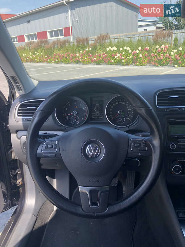 Универсал Volkswagen Golf 2010 в Луцке