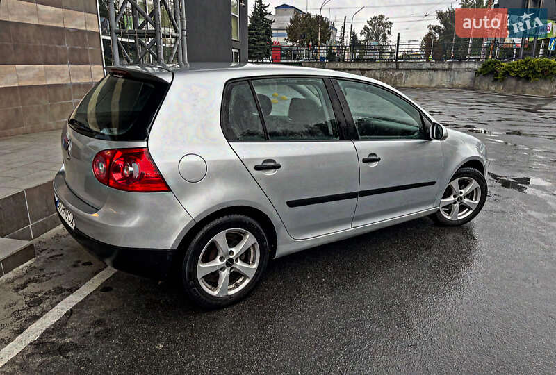 Хетчбек Volkswagen Golf 2004 в Тернополі