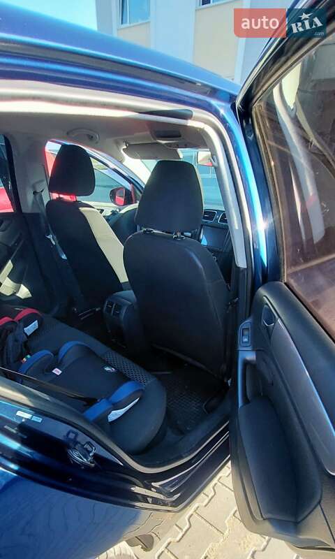 Хетчбек Volkswagen Golf 2010 в Дрогобичі