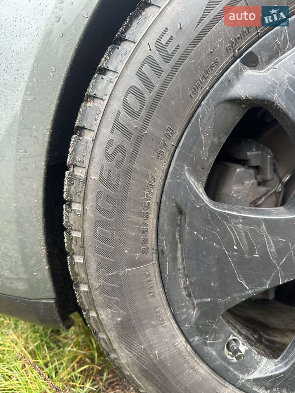 Хетчбек Volkswagen Golf 2004 в На Новій Борові