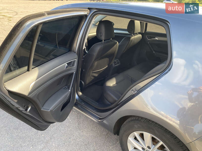 Хетчбек Volkswagen Golf 2014 в Запоріжжі