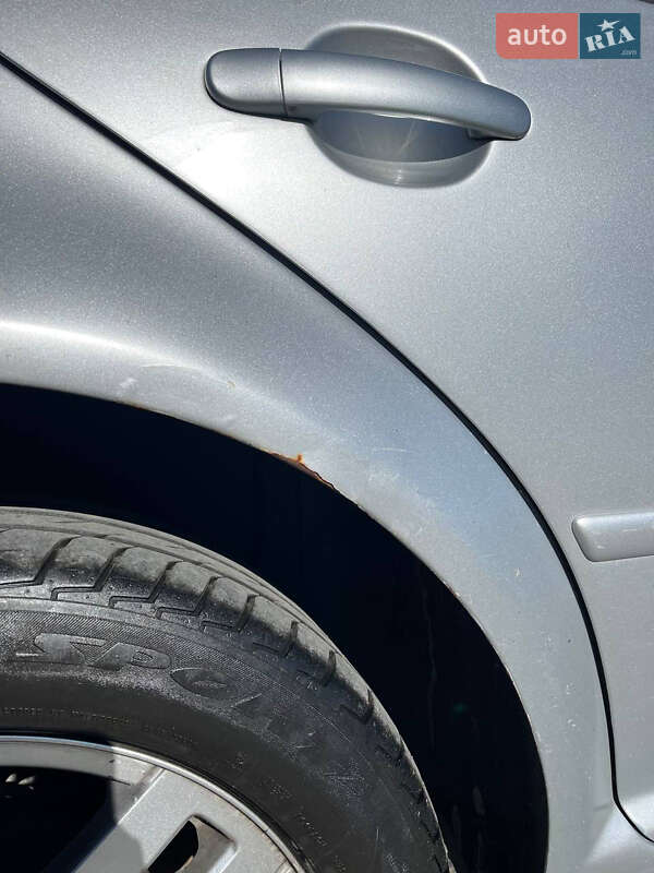 Хетчбек Volkswagen Golf 2000 в Жовкві