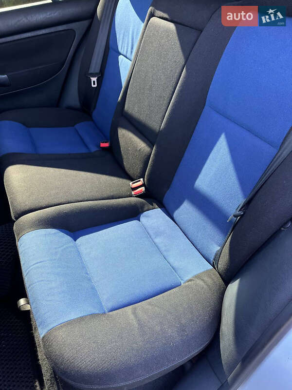 Хетчбек Volkswagen Golf 2000 в Жовкві