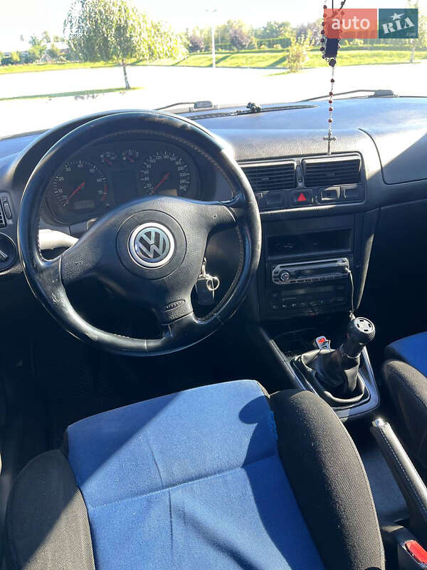 Хетчбек Volkswagen Golf 2000 в Жовкві