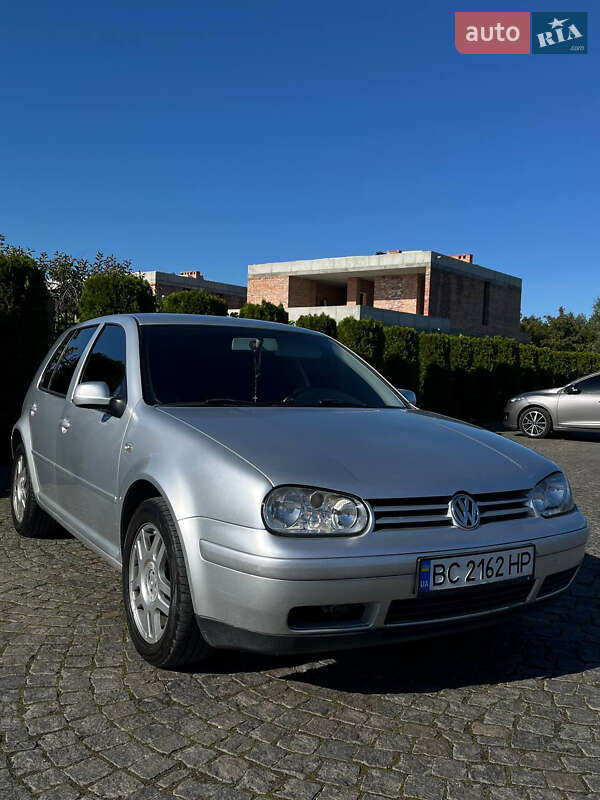 Хетчбек Volkswagen Golf 2000 в Жовкві