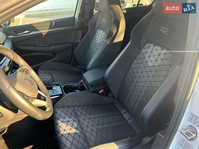 Хетчбек Volkswagen Golf 2024 в Івано-Франківську