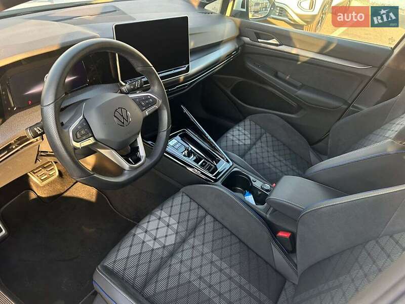 Хетчбек Volkswagen Golf 2024 в Івано-Франківську