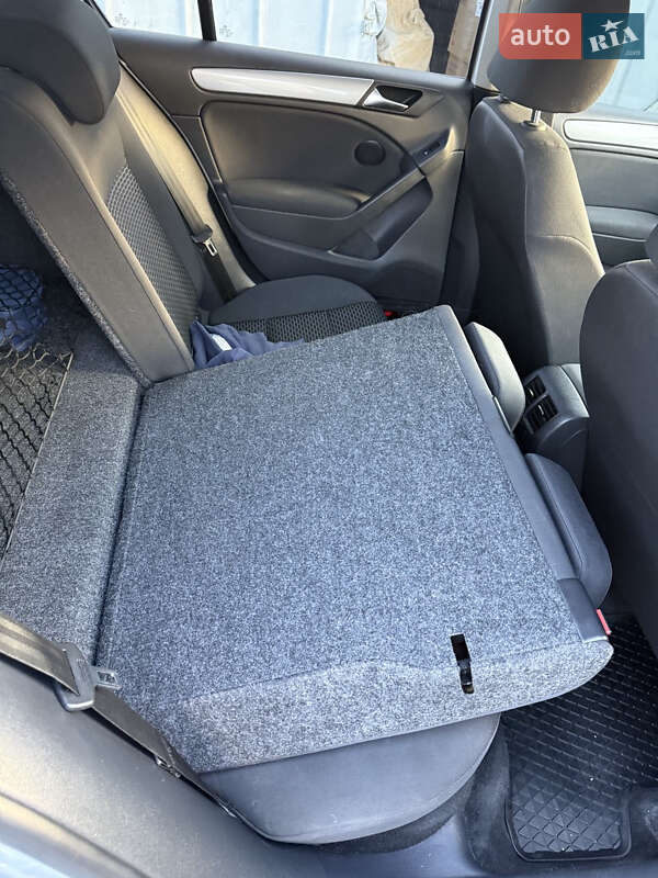 Хэтчбек Volkswagen Golf 2012 в Киеве