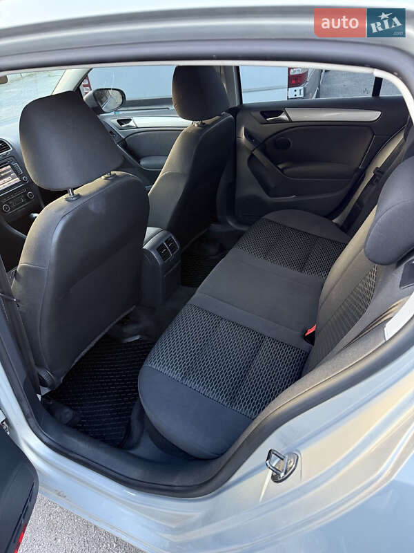 Хэтчбек Volkswagen Golf 2012 в Киеве