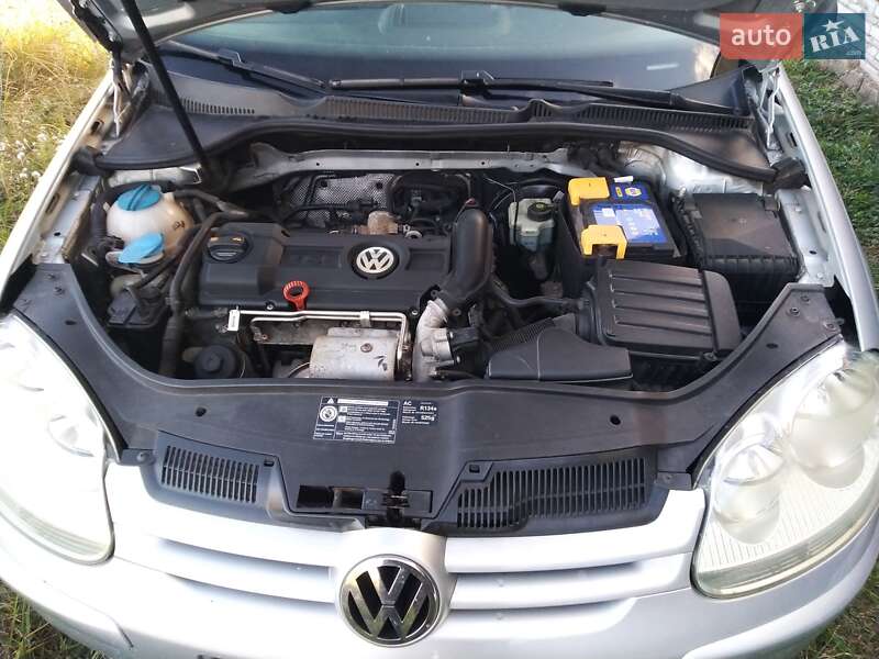 Хетчбек Volkswagen Golf 2008 в Києві