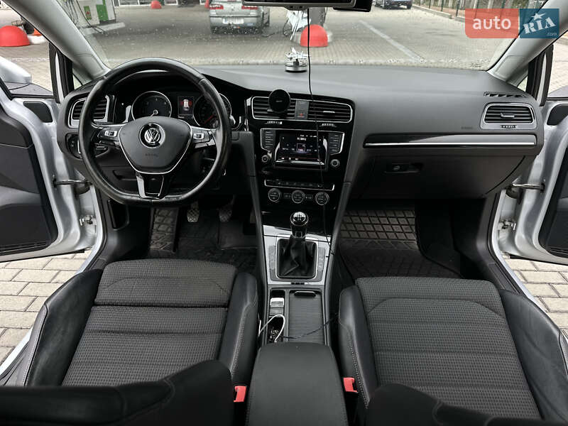 Універсал Volkswagen Golf 2014 в Житомирі