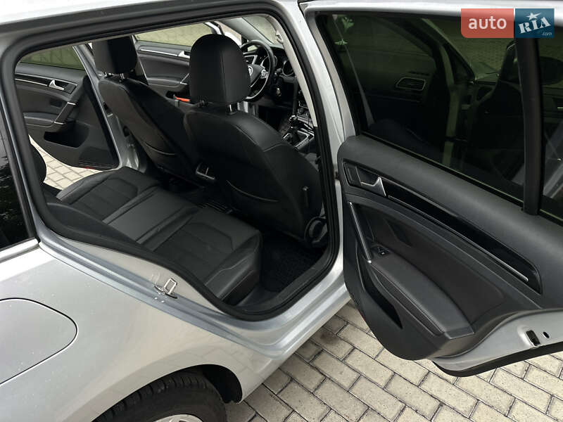 Універсал Volkswagen Golf 2014 в Житомирі