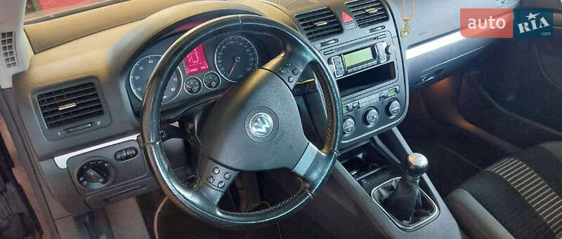 Хетчбек Volkswagen Golf 2009 в Луцьку