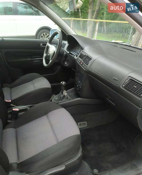 Хэтчбек Volkswagen Golf 2002 в Тернополе