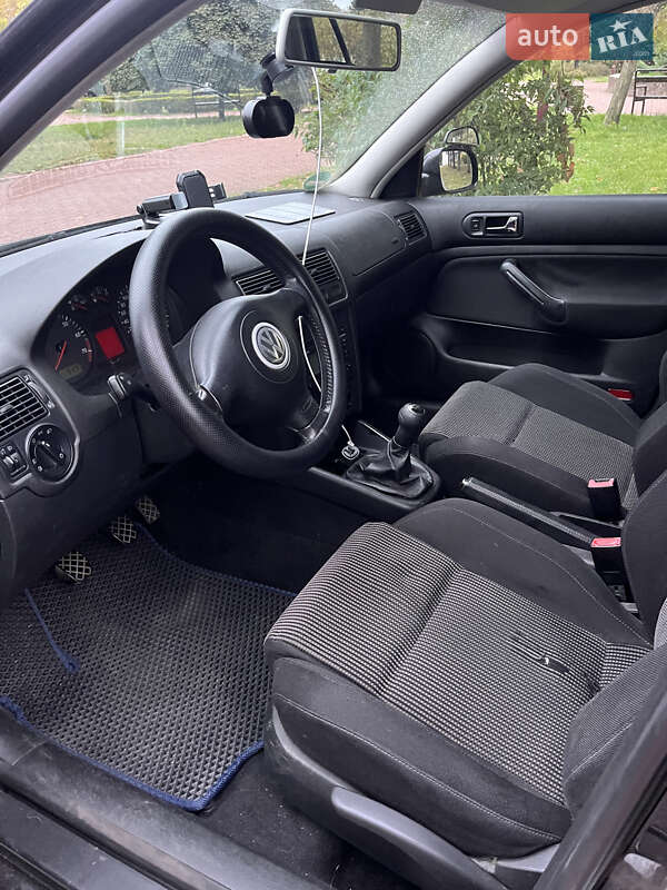 Хетчбек Volkswagen Golf 2003 в Києві