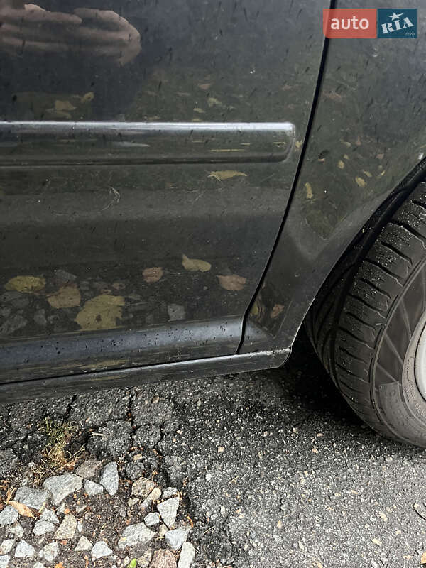 Хетчбек Volkswagen Golf 2003 в Києві