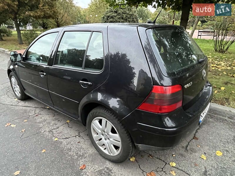 Хетчбек Volkswagen Golf 2003 в Києві