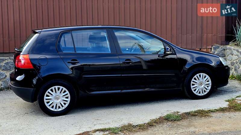 Хэтчбек Volkswagen Golf 2005 в Полтаве