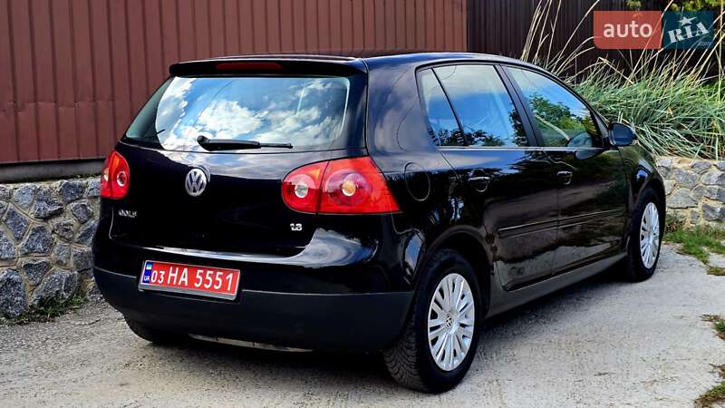 Хэтчбек Volkswagen Golf 2005 в Полтаве