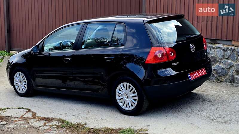 Хэтчбек Volkswagen Golf 2005 в Полтаве