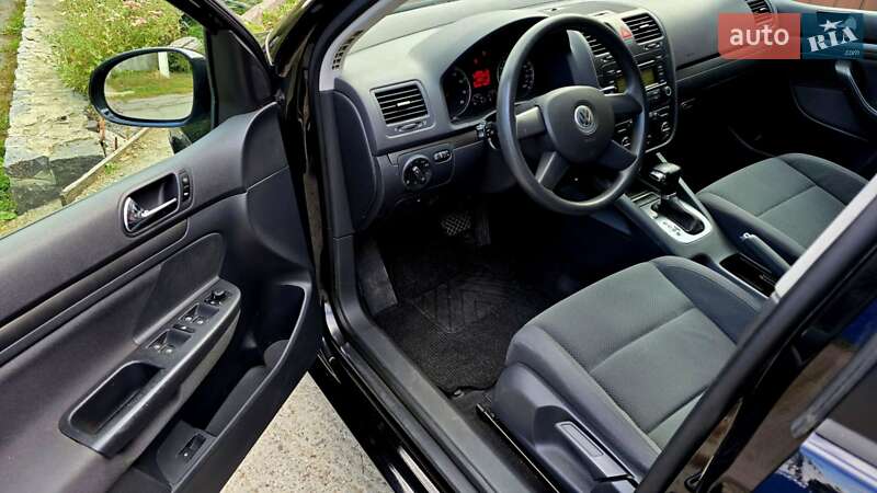 Хэтчбек Volkswagen Golf 2005 в Полтаве