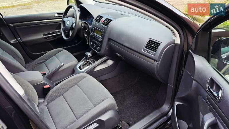 Хэтчбек Volkswagen Golf 2005 в Полтаве