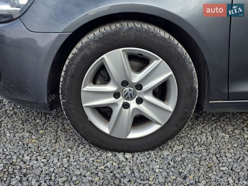 Універсал Volkswagen Golf 2010 в Тернополі