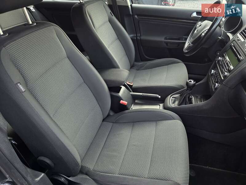 Універсал Volkswagen Golf 2010 в Тернополі