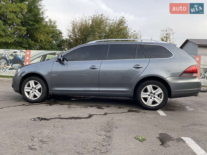 Універсал Volkswagen Golf 2010 в Києві