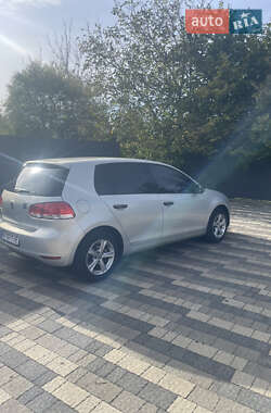 Хэтчбек Volkswagen Golf 2010 в Сваляве