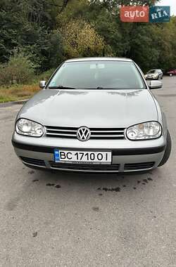 Хетчбек Volkswagen Golf 2002 в Чорткові