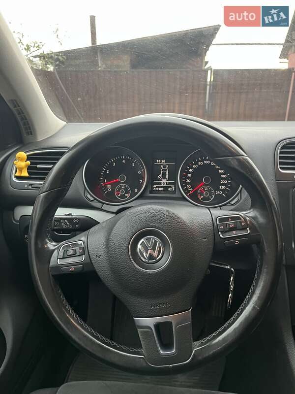 Хетчбек Volkswagen Golf 2009 в Береговому