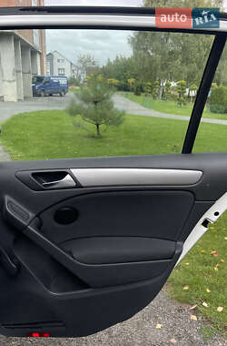 Хэтчбек Volkswagen Golf 2009 в 