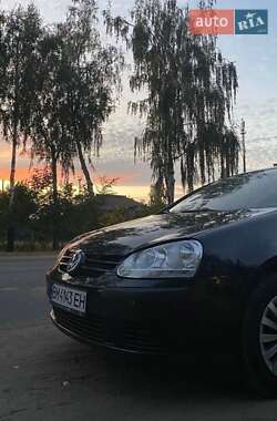 Хэтчбек Volkswagen Golf 2003 в Ромнах